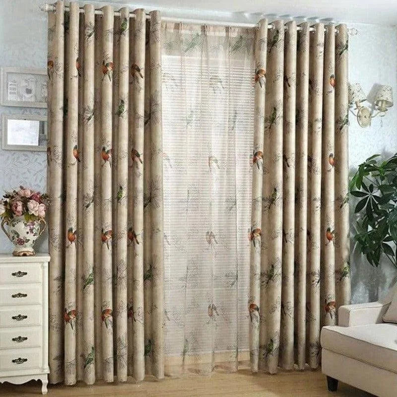 Rideaux élégants avec motifs d'oiseaux, idéale pour ajouter une touche de nature à votre salon. Décoration murale lumineuse, intégrant une ambiance chaleureuse et accueillante. Accessoires de maison raffinés, parfaits pour embellir votre espace de vie avec style et élégance.