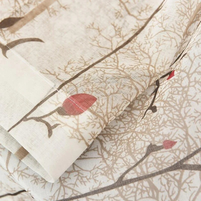 Rideau moderne avec motif botanique, branches et feuilles rouges. Design élégant idéal pour le salon ou la chambre à coucher. Améliorez votre décoration intérieure avec ce rideau au style naturel. Adapté pour ajouter une touche chaleureuse à votre espace de vie.