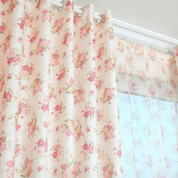 Rideaux à motifs floraux roses pour une décoration intérieure élégante et romantique. Ces rideaux apportent une touche de charme et de douceur à toute pièce, idéaux pour le salon ou la chambre. Parfaits pour créer une ambiance chaleureuse et accueillante.