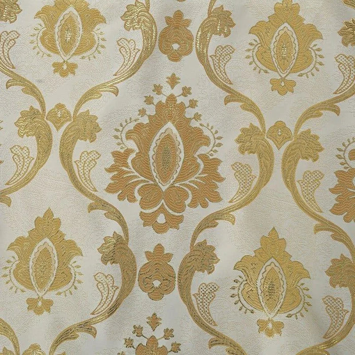 Motif décoratif doré sur fond blanc avec des motifs floraux et arabesques élégants, idéal pour une décoration intérieure chic et classique. Design raffiné et luxueux, parfait pour embellir murs ou textiles.