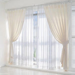 Rideaux élégants pour salon, apportant luminosité et raffinement à votre intérieur. Parfaits pour filtrer la lumière tout en préservant une ambiance chaleureuse, ces rideaux créent une harmonie subtile dans la décoration de votre espace de vie. Idéals pour embellir vos fenêtres avec style.