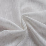 Drapé élégant en couleur blanche, idéal pour les créations textiles. Tissu léger parfait pour des projets de couture, offrant une texture lisse et raffinée. Choix idéal pour rideaux ou vêtements d'intérieur, apportant une touche moderne et épurée à votre décoration.