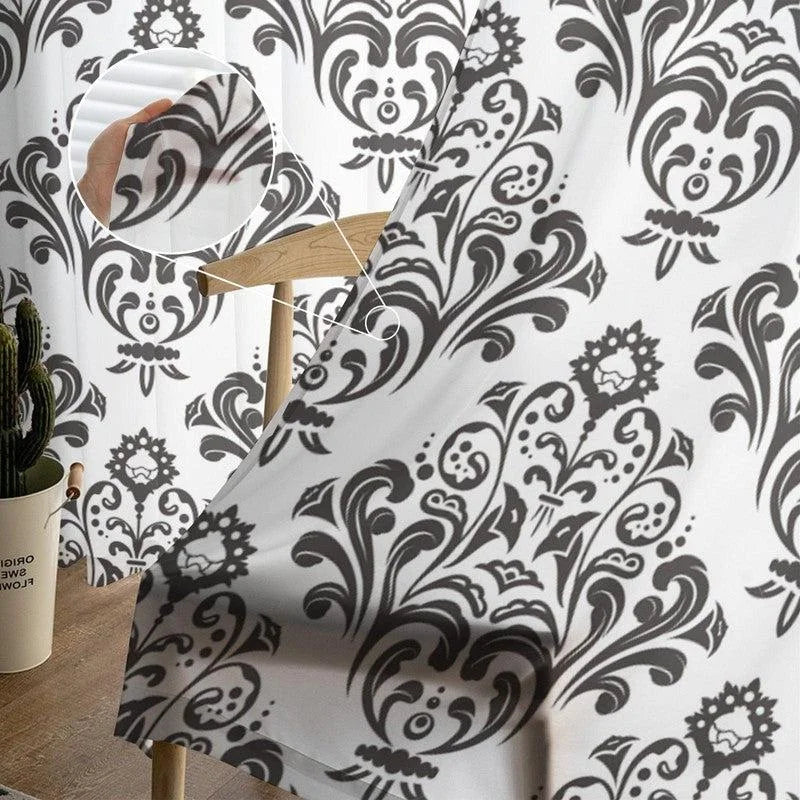 Rideau élégant avec motif floral noir et blanc, idéal pour apporter une touche chic à votre intérieur. Parfait pour le salon ou la chambre, il s'intègre facilement dans tout type de décoration moderne. Découvrez ce rideau au design raffiné pour embellir vos fenêtres et sublimer votre espace de vie.