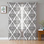 Rideau élégant à motifs floraux et géométriques en noir et blanc, idéal pour décorer un salon moderne. Ce rideau rehausse l'ambiance de votre intérieur avec son design raffiné et contemporain. Parfait pour ajouter une touche de sophistication à n'importe quelle pièce de votre maison.