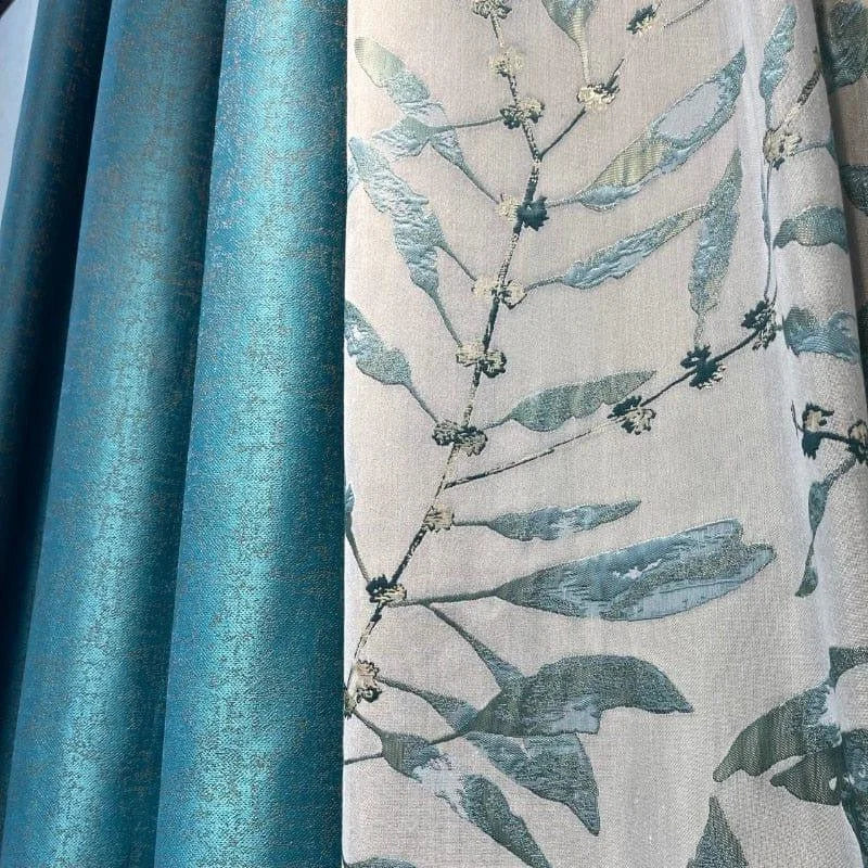 Rideaux élégants avec motif floral vert et bleu pour une décoration intérieure moderne et sophistiquée. Design raffiné idéal pour ajouter une touche naturelle et apaisante à vos espaces de vie.