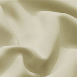 Texture ondulée beige, idéal pour la décoration intérieure, apportant une touche d'élégance et de douceur à votre espace. Parfait pour les rideaux, nappes ou coussins, ce tissu harmonise subtilement vos pièces avec une teinte naturelle et apaisante.