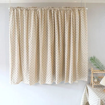 Rideau élégant beige à motifs géométriques discrets, idéal pour ajouter une touche raffinée et moderne à votre intérieur. Ce rideau convient parfaitement aux salons ou chambres, offrant à la fois intimité et style. Accessoire incontournable pour une décoration harmonieuse et apaisante.
