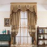 Magnifiques rideaux élégants pour salon, ajoutant une touche royale à votre décoration intérieure. Décorations brodées raffinées et franges sophistiquées pour une atmosphère chaleureuse et accueillante. Parfait pour créer une ambiance luxueuse et invitante dans votre espace de vie.