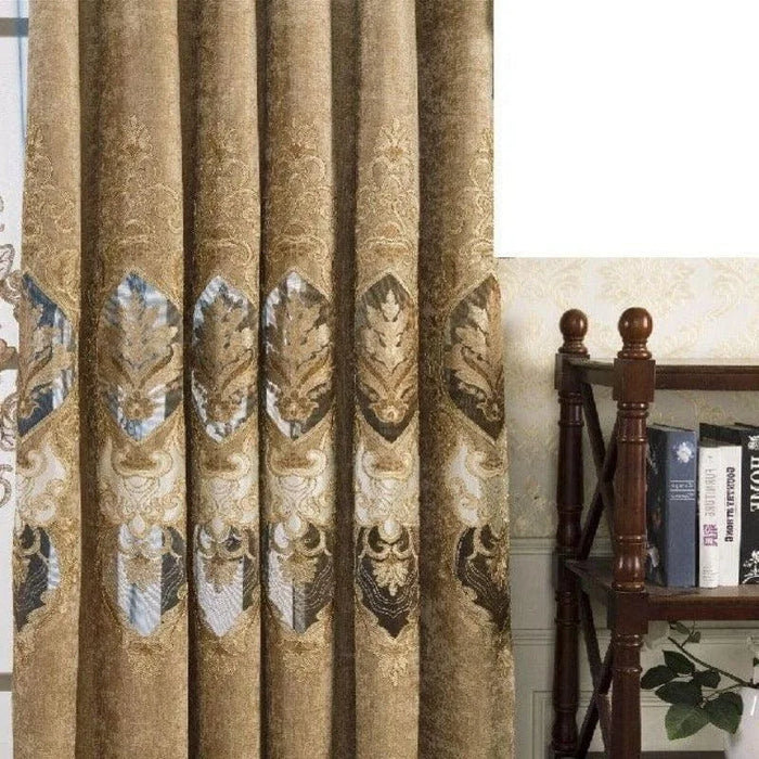 Rideaux élégants à motifs floraux dans des tons dorés pour salon raffiné, décoration intérieure chic, ambiance chaleureuse. Profitez d'une touche de sophistication et d'intimité avec ces rideaux design. Idéal pour améliorer l'esthétique de votre maison.