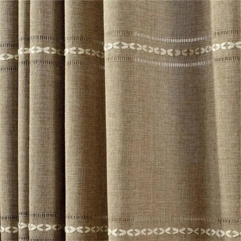 Rideau beige avec motif élégant, idéal pour une décoration intérieure moderne. Ce rideau tamise la lumière tout en ajoutant une touche de sophistication à votre salon ou chambre. Parfait pour créer une ambiance chaleureuse et accueillante.