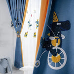 Rideaux chambre d'enfant avec motifs animaux, design ludique et coloré, parfaits pour décorer une chambre d'enfant ou une salle de jeux. Disponibles en bleu et orange, ces rideaux apportent une touche amusante et chaleureuse à la pièce, tout en filtrant doucement la lumière extérieure. Faciles à installer et à entretenir, ils complètent idéalement une décoration intérieure axée sur la créativité et l'imaginaire.