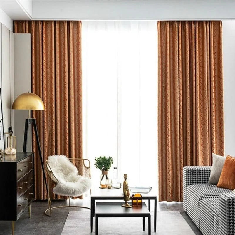 Rideaux élégants colorés en orange pour un salon moderne, mettant en valeur une ambiance chaleureuse et accueillante avec un design contemporain. Un exemple parfait de décoration intérieure tendance, ces rideaux ajoutent une touche de sophistication à tout espace de vie.