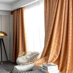 Rideaux élégants de couleur terracotta avec motifs en zigzag, apportant une touche chaleureuse et sophistiquée à votre intérieur. Idéaux pour salon ou chambre, ces rideaux offrent une ambiance moderne et accueillante. Complétez votre décoration avec des accessoires chic pour un intérieur harmonieux et tendance.