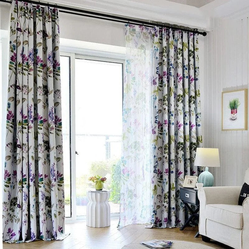 Rideaux élégants pour salon, design floral coloré, ambiance lumineuse et fraîche. Idéal pour embellir votre intérieur, ajoutant une touche de nature et de style. Compatible avec divers types de décoration intérieure.