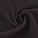 Texture élégante de tissu noir tournoyant, parfait pour créations de mode et décoration intérieure raffinée.