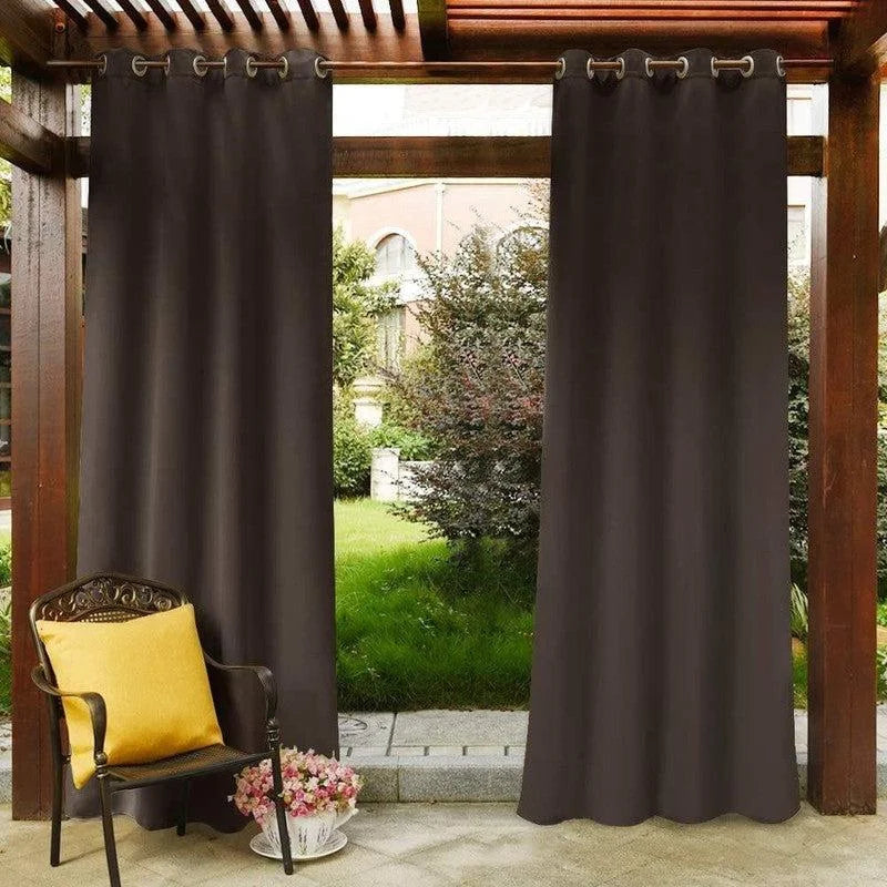 Rideaux d'extérieur élégants de couleur marron, parfaits pour créer une ambiance chaleureuse et moderne sur votre terrasse ou pergola. Accessoire idéal pour préserver votre intimité tout en ajoutant une touche décorative à votre espace extérieur.