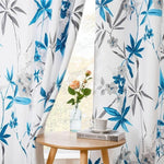 Rideaux à motifs floraux bleus et gris, parfaits pour ajouter de la couleur et de l'élégance à votre intérieur. Idéal pour le salon ou la chambre, ce design apporte une touche naturelle et apaisante à votre espace de vie. Choisissez ces rideaux pour un style moderne et raffiné.