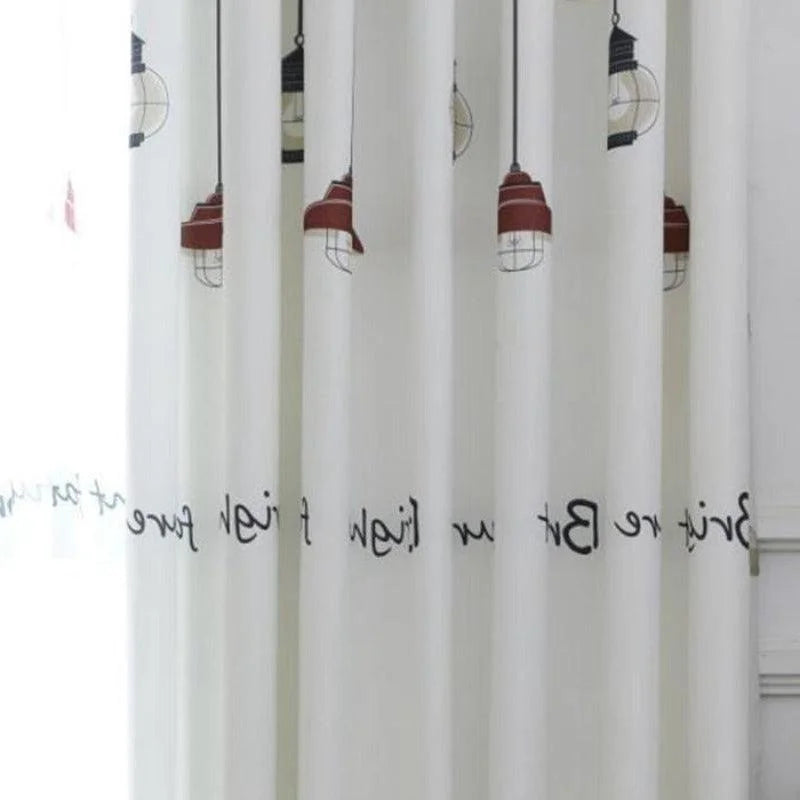 Rideau moderne avec imprimé industriel pour décoration intérieure, idéal pour ajouter une touche contemporaine à votre salon ou chambre. Motifs de lampes suspendues en design tendance. Parfait pour créer une ambiance esthétique et unique dans votre espace.