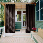 Rideaux opaques marron pour terrasse, idéals pour créer une ambiance intime et élégante à l'extérieur. Parfaits pour habiller une pergola ou un espace jardin, ces rideaux protègent des regards indiscrets et apportent une touche de sophistication à votre décoration extérieure. Installation facile grâce à des anneaux métalliques, convenant pour toutes les envies de design et de confort.