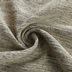 Texture de tissu gris mélangé avec effet tourbillon, idéale pour la confection de vêtements élégants et modernes. Ce motif unique apporte une touche sophistiquée et intemporelle, parfait pour les créateurs cherchant à ajouter du caractère à leurs créations.