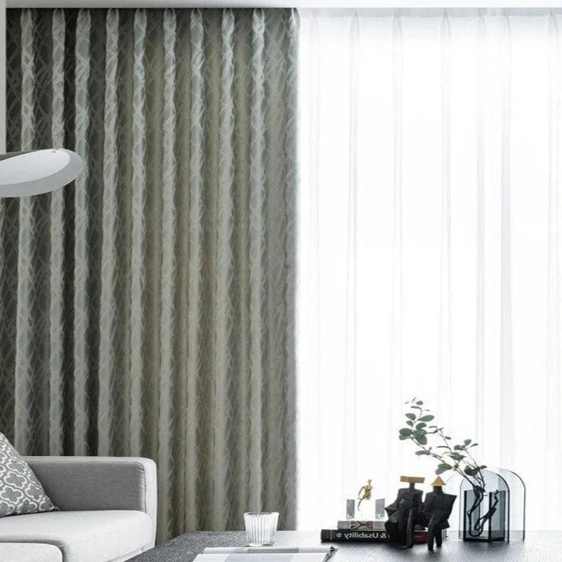 Rideaux modernes élégants pour un salon contemporain, ajoutant une touche sophistiquée et lumineuse à votre intérieur. Idéal pour harmoniser avec un mobilier design et créer une ambiance chaleureuse et accueillante. Parfaits pour optimiser la luminosité naturelle tout en préservant l'intimité.