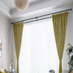 Rideaux élégants pour salon moderne, couleur verte, avec support robuste et design contemporain, ajoutant une touche de sophistication à votre intérieur, idéals pour filtrer la lumière naturelle tout en préservant l'intimité.