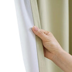 Rideau occultant beige, parfait pour bloquer la lumière et créer une ambiance confortable dans votre intérieur. Idéal pour la chambre à coucher ou le salon, ce rideau élégant assure une meilleure isolation thermique et intimité. Facile à installer, il s’adapte à toutes les décorations.