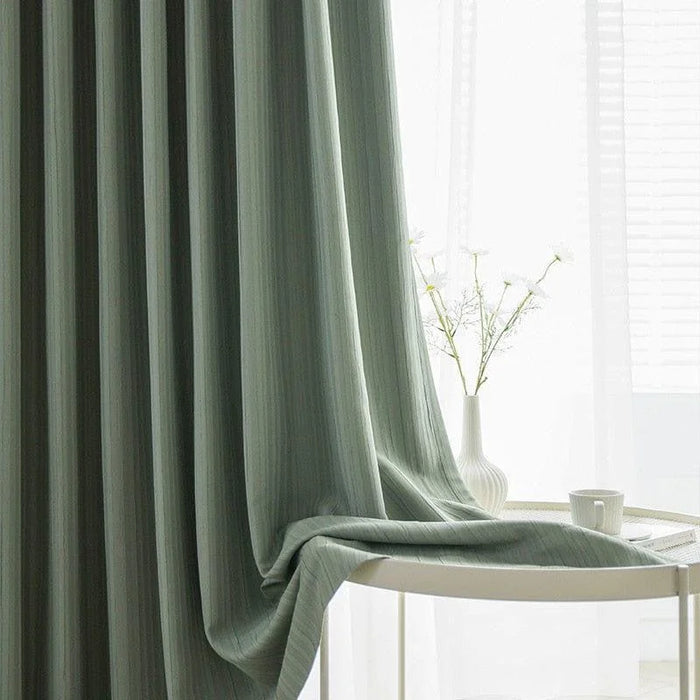 Rideau élégant vert pastel pour salon, ajoutez une touche de sophistication et d'harmonie à votre intérieur avec ce rideau moderne. Idéal pour filtrer la lumière tout en préservant votre intimité, parfait pour un style contemporain et apaisant. Accessoire décoratif essentiel pour une décoration raffinée et apaisante.