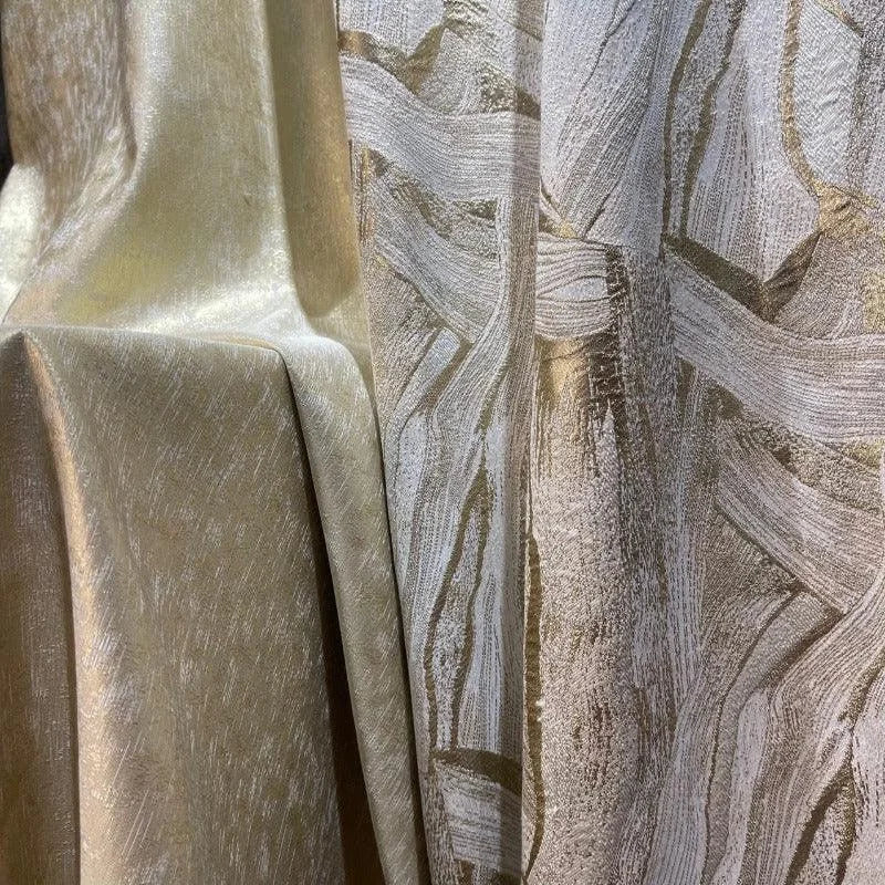 Rideau décoratif élégant et luxueux avec motifs abstraits dorés, idéal pour sublimer votre intérieur avec une touche contemporaine et sophistiquée. Créez une atmosphère chaleureuse et raffinée dans votre salon ou chambre. Parfait pour la décoration moderne.