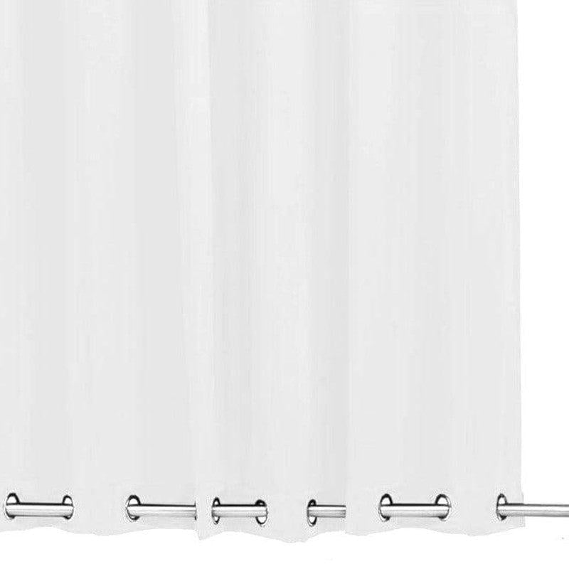 Rideau de douche blanc avec œillets en métal, design élégant et moderne pour salle de bain contemporaine. Facile à installer, il offre une solution pratique pour préserver l'intimité tout en ajoutant une touche de style épuré à votre intérieur. Parfait pour une décoration minimaliste et fonctionnelle.