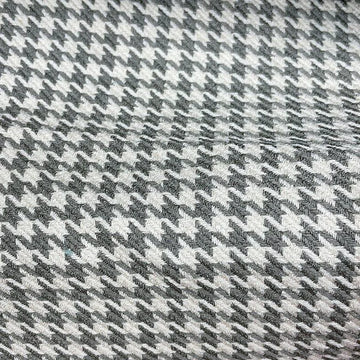 Tissu motif pied-de-poule classique en noir et blanc, idéal pour la confection de vêtements élégants. Design intemporel parfait pour costumes, vestes ou accessoires.