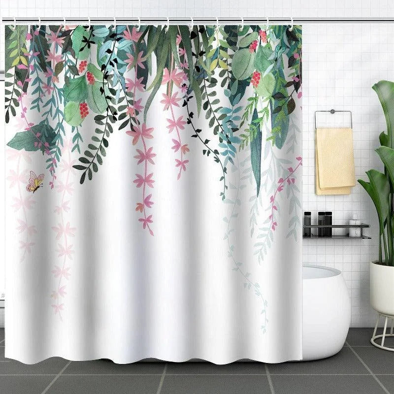 Rideau de douche avec motif floral luxuriant et papillon, idéal pour une salle de bain élégante et naturelle. Ajoute une touche de fraîcheur avec ses feuilles vertes et fleurs roses. Convient parfaitement pour créer une ambiance relaxante et vivifiante. Accessoire déco indispensable pour une salle de bain moderne.