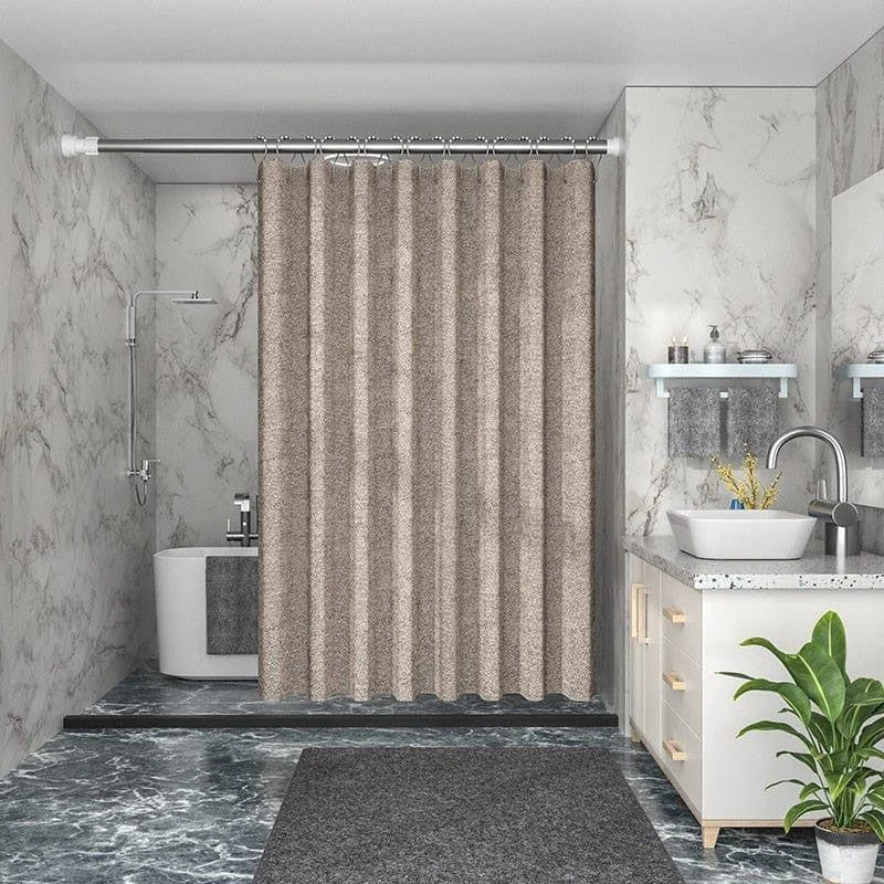 Rideau de douche élégant dans une salle de bain moderne, avec motifs marbrés et accents contemporains. Décoration idéale pour créer une ambiance raffinée et apaisante dans votre espace de bain. Accessoires de salle de bain en harmonie avec un design sobre et fonctionnel, parfait pour une rénovation esthétique.