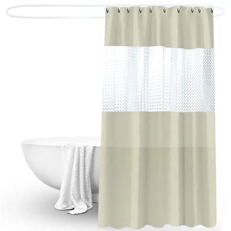 Rideau de douche beige moderne avec des œillets en métal, offrant une touche d'élégance à la salle de bain. Ce rideau dispose d'une large bande transparente pour laisser passer la lumière tout en préservant l'intimité. Idéal pour ajouter un style contemporain à votre espace de bain. Compatible avec différents types de décorations intérieures.