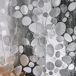 Film de fenêtre dépoli à motif de gouttes translucides, ajoutant une touche moderne et esthétique à vos espaces intérieurs. Idéal pour préserver l'intimité tout en laissant passer la lumière naturelle. Convient aux salles de bains, bureaux et espaces de vie. Facile à appliquer et à ajuster selon vos besoins.