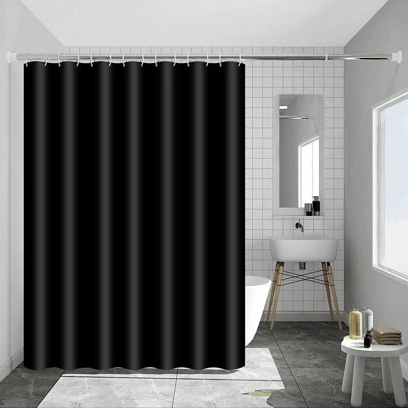 Rideau de douche noir élégant pour salle de bain moderne, offrant une touche de sophistication à votre espace. Installation facile avec œillets renforcés pour une ambiance contemporaine et épurée. Idéal pour compléter une décoration minimaliste et tendance, ajoutant une protection efficace lors de l'utilisation de la douche. Convient à tout type de baignoire et optimise le style de votre pièce d'eau.