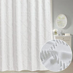 Rideau de douche blanc avec motif géométrique, embellissant une salle de bain moderne aux tons neutres. Accessoire élégant et minimaliste, idéal pour apporter une touche de sophistication et de style à votre espace quotidien.