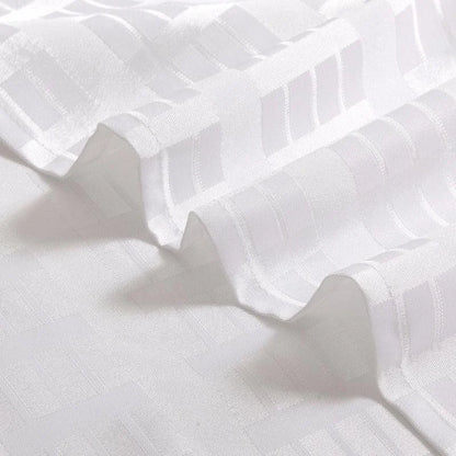 Image montrant un détail d'une texture blanche avec un motif géométrique, idéale pour la décoration intérieure ou l'ameublement moderne, ajoutant une touche d'élégance et de sobriété à tout espace.