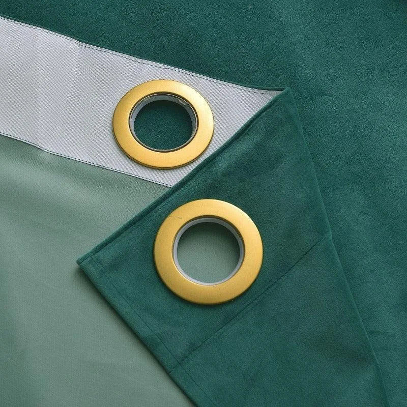 Rideau vert décoratif avec œillets dorés, idéal pour ajouter une touche élégante et moderne à votre intérieur. Convient parfaitement pour le salon ou la chambre, facile à installer et à entretenir. Embellissez vos fenêtres avec ce design raffiné et contemporain.