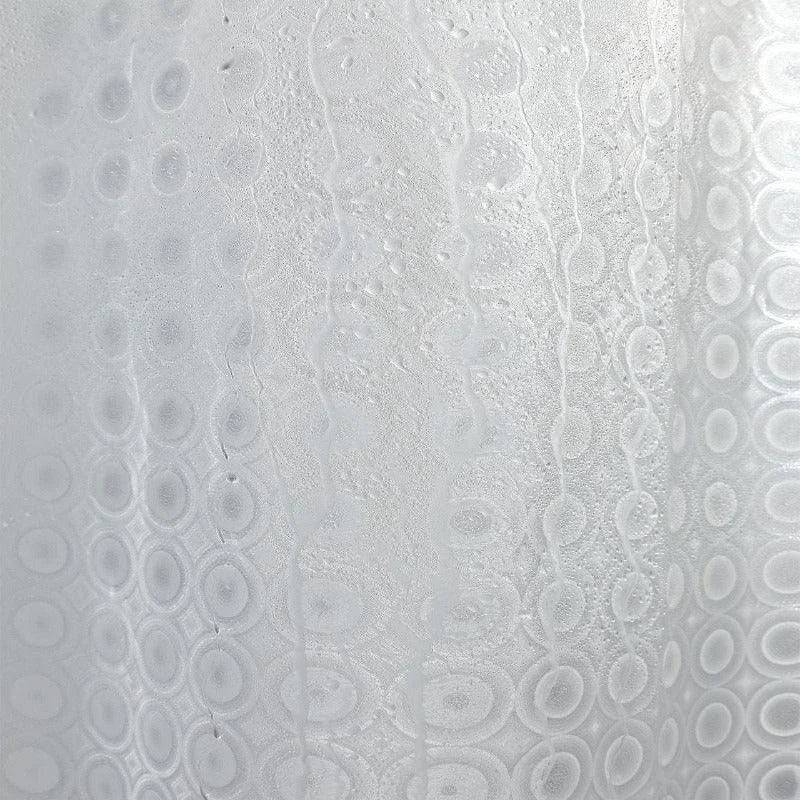 Film adhésif décoratif pour fenêtre avec motif géométrique circulaire en relief. Ce film offre une solution élégante pour préserver l'intimité tout en laissant passer la lumière naturelle. Idéal pour les espaces résidentiels ou commerciaux souhaitant allier esthétique et fonctionnalité. Facile à appliquer et à retirer, il apporte une touche moderne et raffinée à tout intérieur.