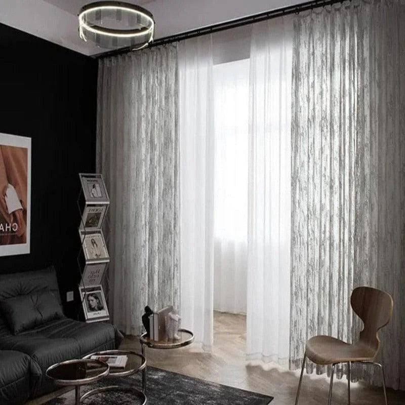 Voilage élégant pour salon moderne, apportant luminosité et style à votre intérieur. Design raffiné avec motifs subtils, idéal pour créer une ambiance chaleureuse et accueillante.