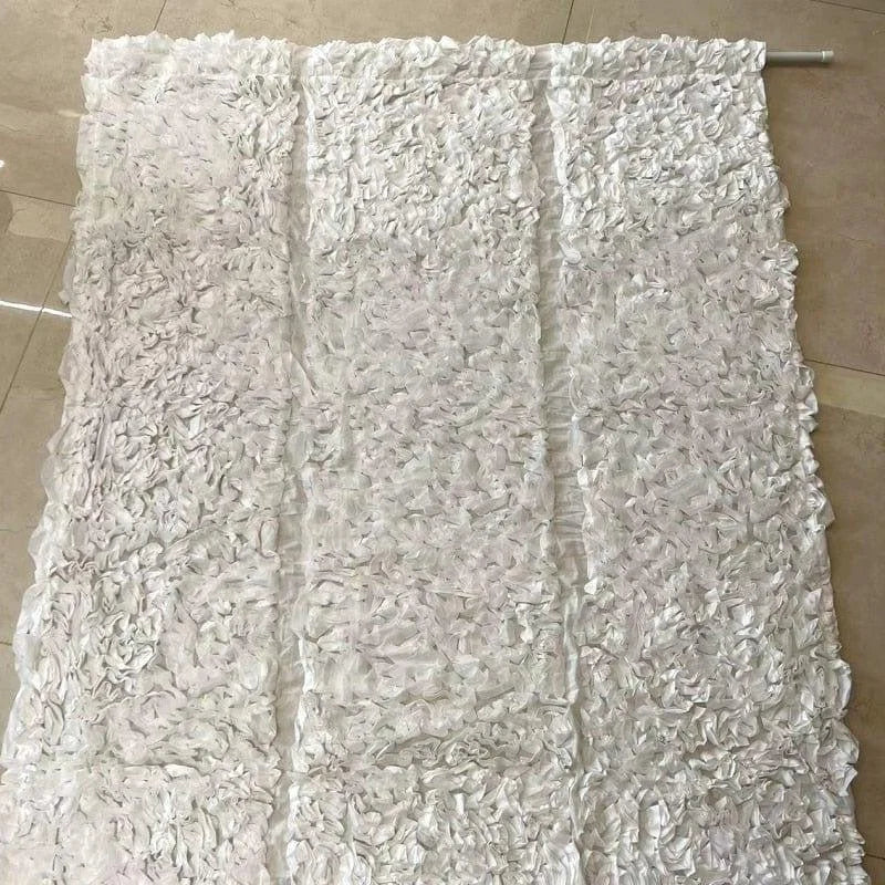 Voilage blanc élégant avec design texturé, idéal pour ajouter une touche de sophistication à votre intérieur. Parfait pour les salons, chambres et espaces lumineux. Design moderne et raffiné, facile à installer, il filtre la lumière tout en préservant l'intimité.