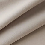 Tissu beige clair doux et élégant, idéal pour la décoration intérieure ou la confection de vêtements modernes. Conception intemporelle pour un confort optimal et une esthétique raffinée. Parfait pour donner une touche de sophistication à tout espace ou tenue.