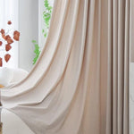 Rideaux élégants de couleur beige ajoutant une touche chaleureuse à votre intérieur. Idéals pour décorer un salon ou une chambre, ces rideaux offrent une ambiance douce et accueillante. Parfait pour créer un espace chaleureux et moderne.