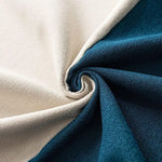 Image de tissu en deux couleurs, bleu profond et beige, disposé en spirale pour un effet esthétique et attrayant, idéal pour les projets de décoration intérieure ou les créations textiles personnalisées.