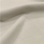 Texture de tissu beige avec des plis élégants, idéal pour la décoration intérieure ou la confection de vêtements, apportant une touche de sophistication et de douceur à votre projet.