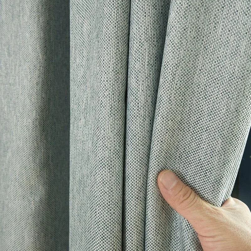 Rideau gris élégant pour salon moderne, offrant une touche de sophistication à votre intérieur. Design raffiné idéal pour tamiser la lumière et créer une ambiance chaleureuse. Accessoire de décoration incontournable pour un espace de vie contemporain.