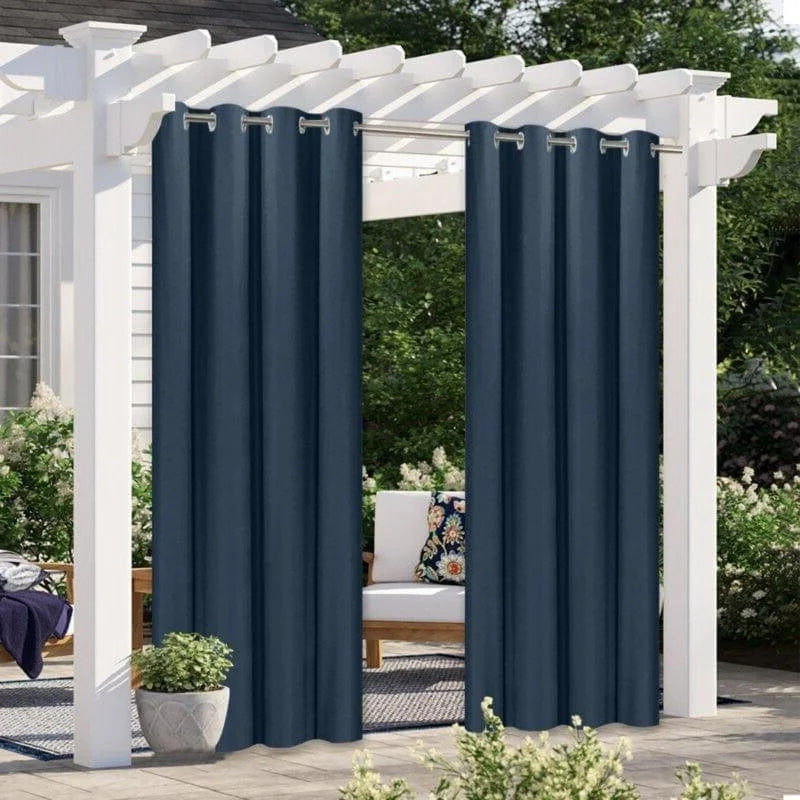 Rideaux extérieurs élégants bleu marine pour pergola, idéals pour créer un espace d'ombre confortable et intime dans votre jardin. Accessoires parfaits pour améliorer l'esthétique de votre espace extérieur tout en protégeant du soleil. Solution décorative pour terrasses et patios modernes.