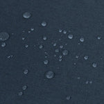 Image montrant une surface imperméable avec des gouttes d'eau, illustrant l'efficacité de la protection contre l'humidité. Convient parfaitement pour une utilisation extérieure ou dans des environnements humides, garantissant une durabilité et une performance optimale. Idéal pour les produits nécessitant une résistance à l'eau.