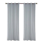 Paire de rideaux gris moderne pour salon, finition élégante avec œillets. Accessoire de décoration intérieure chic pour fenêtres. Design sobre et épuré pour une ambiance contemporaine. Installation facile sur tringle standard.